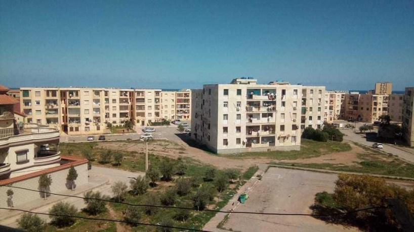 Vente Appartement 4 pièces 130 m² Oran Ain Turk
